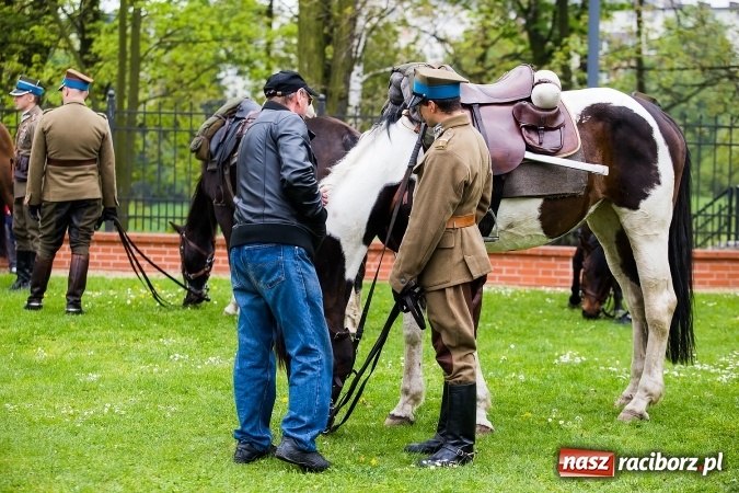 Zdjęcie w galerii na portalu naszraciborz.pl: Piknik z ułanami na zamkowym dziedzińcu  wiadomości z regionu