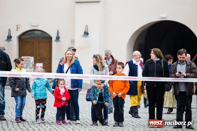 Zdjęcie w galerii na portalu naszraciborz.pl: Piknik z ułanami na zamkowym dziedzińcu  wiadomości z regionu