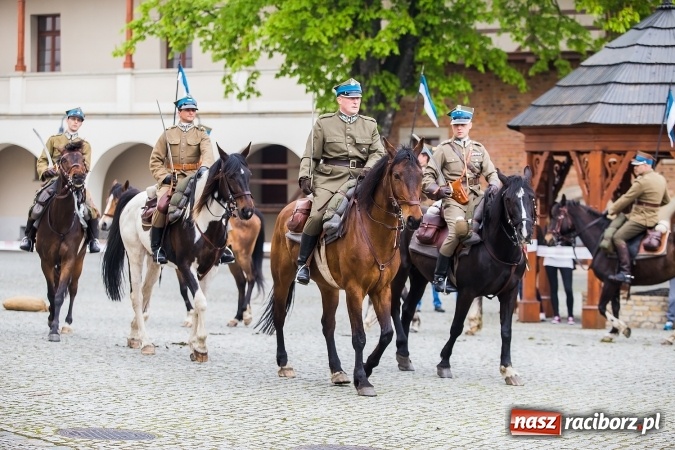 Zdjęcie w galerii na portalu naszraciborz.pl: Piknik z ułanami na zamkowym dziedzińcu  wiadomości z regionu