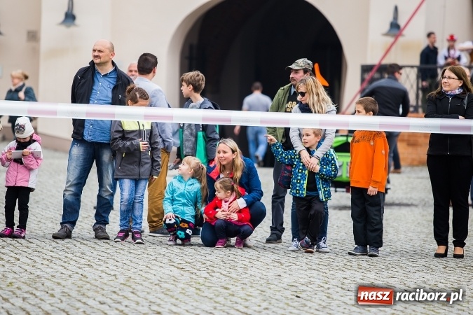 Zdjęcie w galerii na portalu naszraciborz.pl: Piknik z ułanami na zamkowym dziedzińcu  wiadomości z regionu