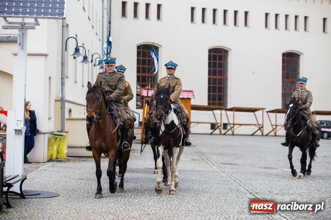 Zdjęcie w galerii na portalu naszraciborz.pl: Piknik z ułanami na zamkowym dziedzińcu  wiadomości z regionu