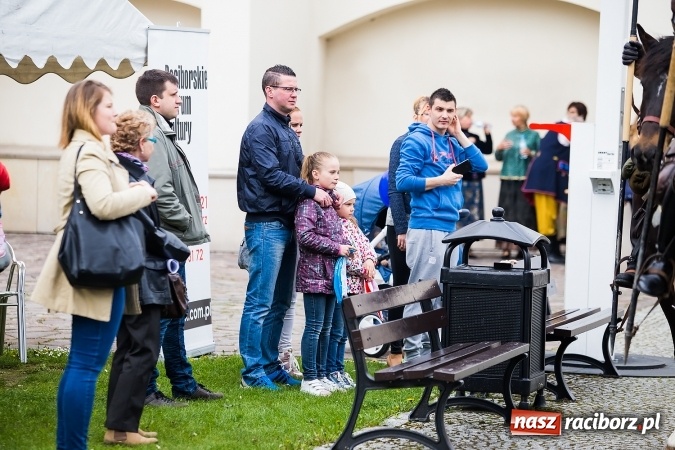 Zdjęcie w galerii na portalu naszraciborz.pl: Piknik z ułanami na zamkowym dziedzińcu  wiadomości z regionu
