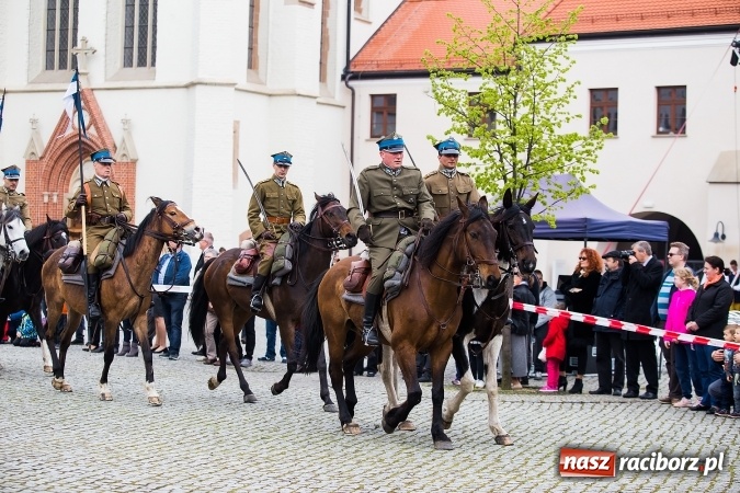 Zdjęcie w galerii na portalu naszraciborz.pl: Piknik z ułanami na zamkowym dziedzińcu  wiadomości z regionu