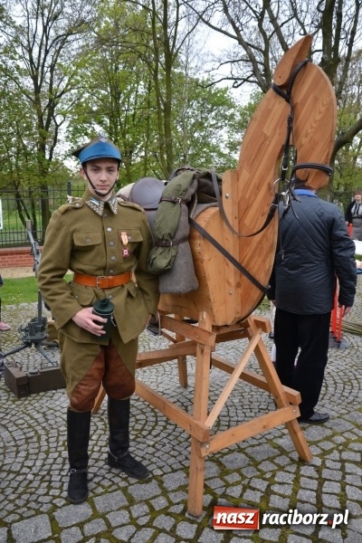 Zdjęcie w galerii na portalu naszraciborz.pl: Piknik z ułanami na zamkowym dziedzińcu  wiadomości z regionu