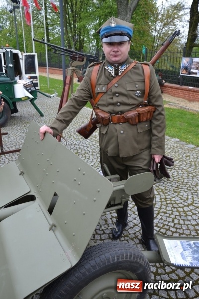 Zdjęcie w galerii na portalu naszraciborz.pl: Piknik z ułanami na zamkowym dziedzińcu  wiadomości z regionu