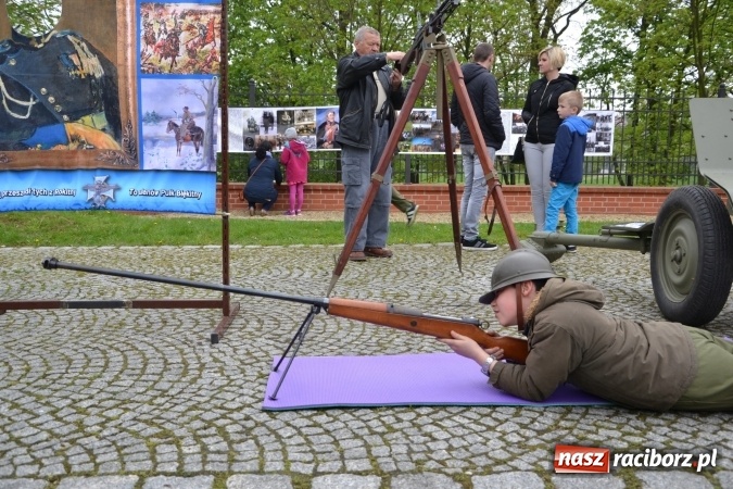 Zdjęcie w galerii na portalu naszraciborz.pl: Piknik z ułanami na zamkowym dziedzińcu  wiadomości z regionu