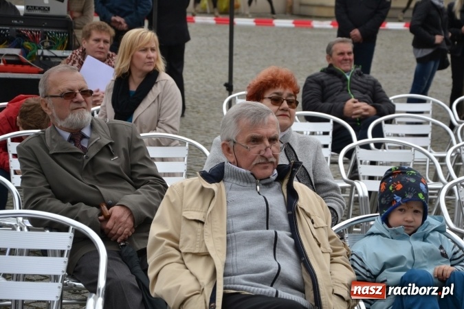 Zdjęcie w galerii na portalu naszraciborz.pl: Piknik z ułanami na zamkowym dziedzińcu  wiadomości z regionu