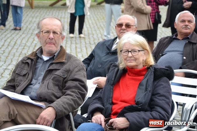 Zdjęcie w galerii na portalu naszraciborz.pl: Piknik z ułanami na zamkowym dziedzińcu  wiadomości z regionu