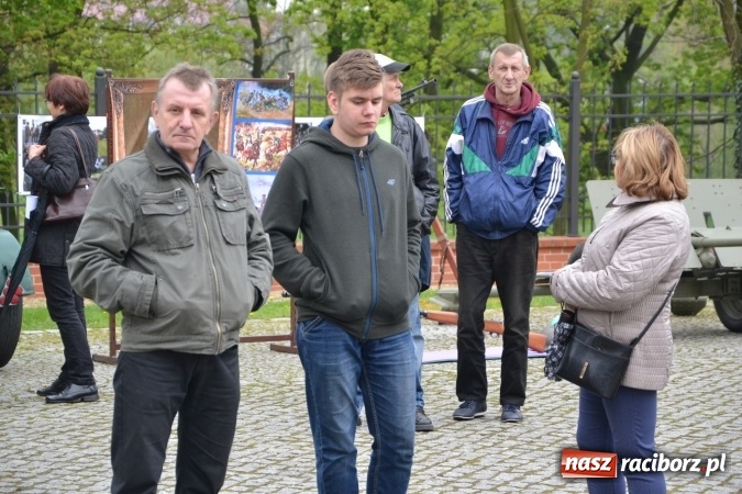 Zdjęcie w galerii na portalu naszraciborz.pl: Piknik z ułanami na zamkowym dziedzińcu  wiadomości z regionu