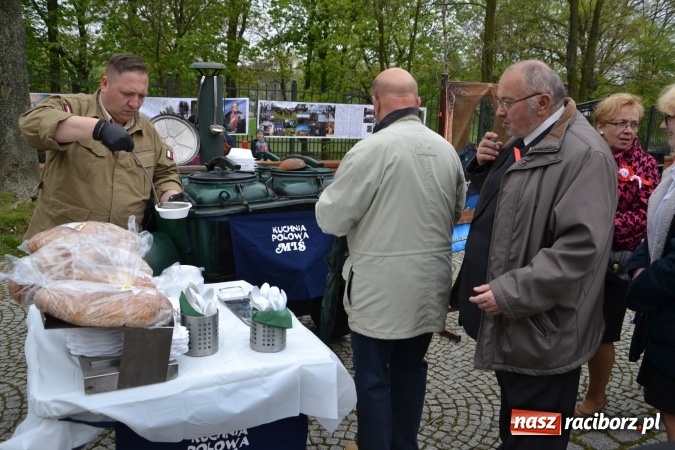 Zdjęcie w galerii na portalu naszraciborz.pl: Piknik z ułanami na zamkowym dziedzińcu  wiadomości z regionu