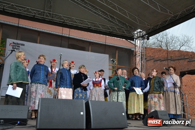 Zdjęcie w galerii na portalu naszraciborz.pl: Piknik z ułanami na zamkowym dziedzińcu  wiadomości z regionu