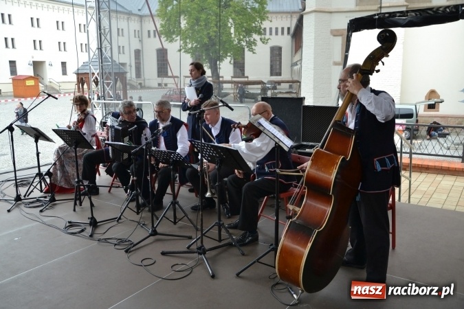 Zdjęcie w galerii na portalu naszraciborz.pl: Piknik z ułanami na zamkowym dziedzińcu  wiadomości z regionu