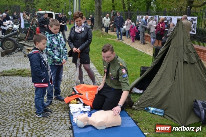 Zdjęcie w galerii na portalu naszraciborz.pl: Piknik z ułanami na zamkowym dziedzińcu  wiadomości z regionu