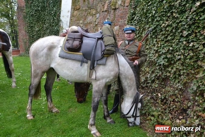 Zdjęcie w galerii na portalu naszraciborz.pl: Piknik z ułanami na zamkowym dziedzińcu  wiadomości z regionu