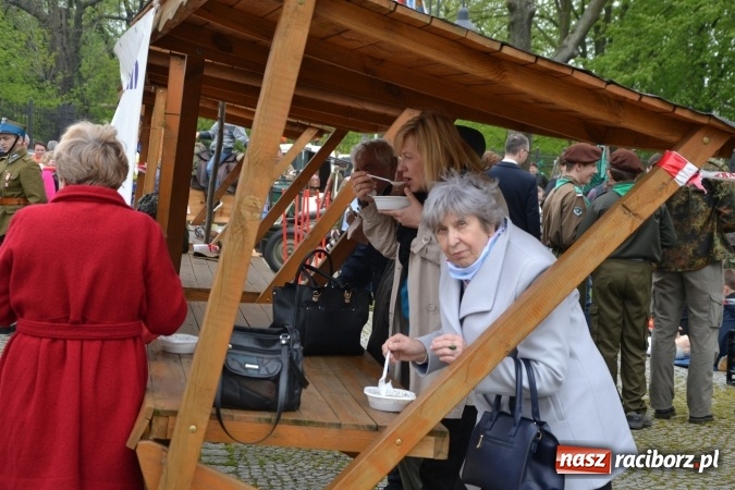 Zdjęcie w galerii na portalu naszraciborz.pl: Piknik z ułanami na zamkowym dziedzińcu  wiadomości z regionu