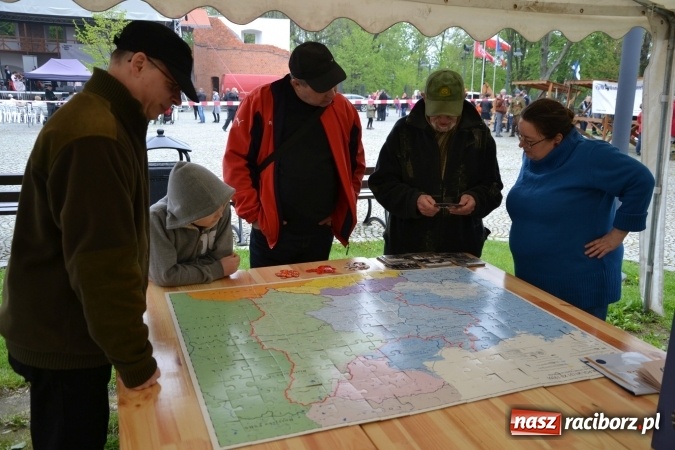 Zdjęcie w galerii na portalu naszraciborz.pl: Piknik z ułanami na zamkowym dziedzińcu  wiadomości z regionu