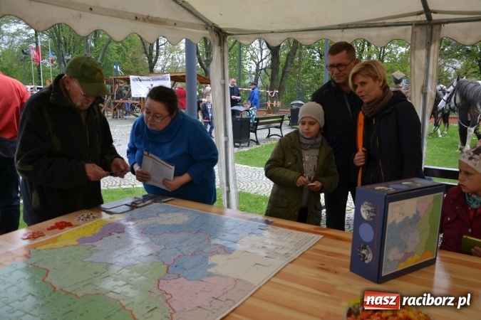 Zdjęcie w galerii na portalu naszraciborz.pl: Piknik z ułanami na zamkowym dziedzińcu  wiadomości z regionu