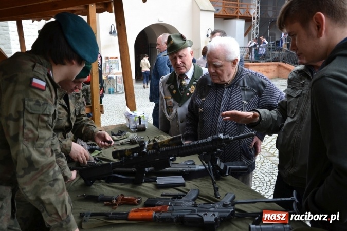Zdjęcie w galerii na portalu naszraciborz.pl: Piknik z ułanami na zamkowym dziedzińcu  wiadomości z regionu