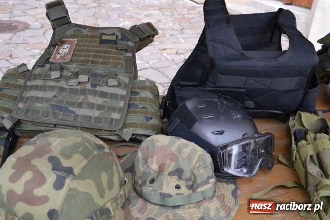 Zdjęcie w galerii na portalu naszraciborz.pl: Piknik z ułanami na zamkowym dziedzińcu  wiadomości z regionu