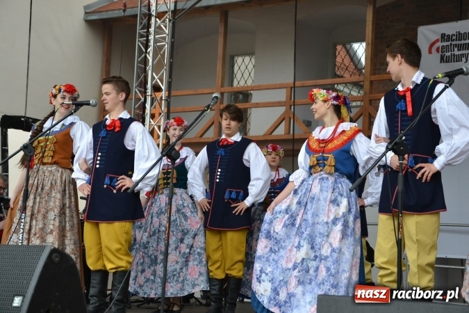 Zdjęcie w galerii na portalu naszraciborz.pl: Piknik z ułanami na zamkowym dziedzińcu  wiadomości z regionu