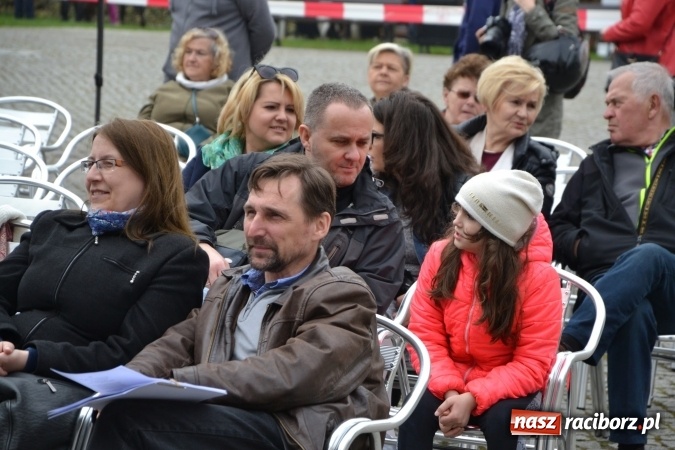 Zdjęcie w galerii na portalu naszraciborz.pl: Piknik z ułanami na zamkowym dziedzińcu  wiadomości z regionu