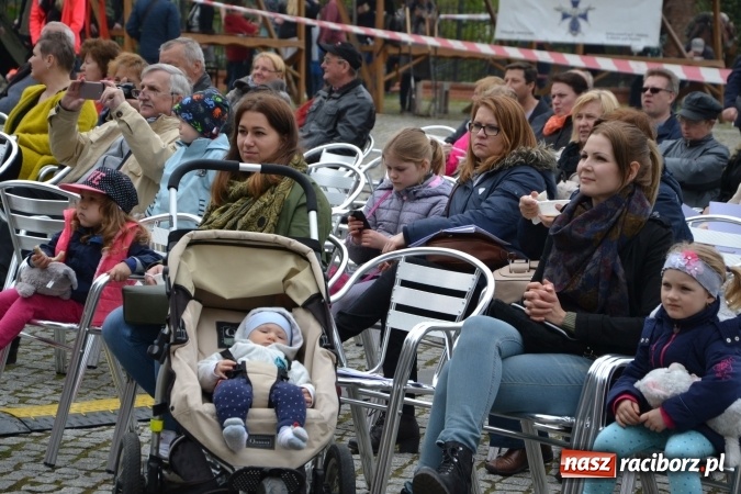 Zdjęcie w galerii na portalu naszraciborz.pl: Piknik z ułanami na zamkowym dziedzińcu  wiadomości z regionu