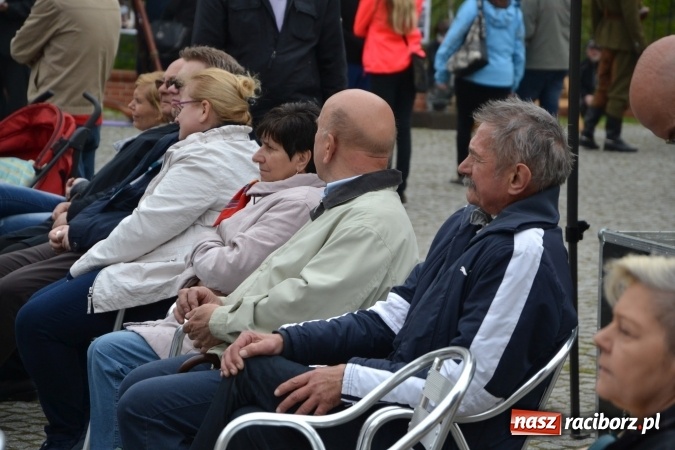 Zdjęcie w galerii na portalu naszraciborz.pl: Piknik z ułanami na zamkowym dziedzińcu  wiadomości z regionu