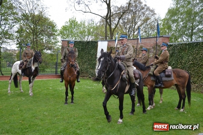 Zdjęcie w galerii na portalu naszraciborz.pl: Piknik z ułanami na zamkowym dziedzińcu  wiadomości z regionu