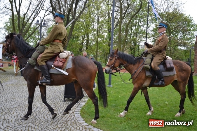 Zdjęcie w galerii na portalu naszraciborz.pl: Piknik z ułanami na zamkowym dziedzińcu  wiadomości z regionu