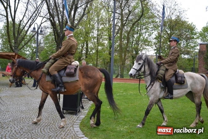 Zdjęcie w galerii na portalu naszraciborz.pl: Piknik z ułanami na zamkowym dziedzińcu  wiadomości z regionu