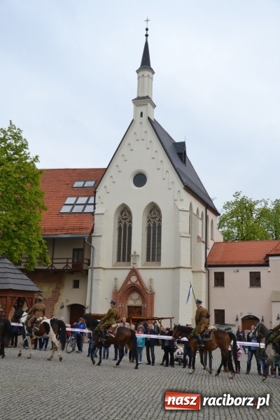 Zdjęcie w galerii na portalu naszraciborz.pl: Piknik z ułanami na zamkowym dziedzińcu  wiadomości z regionu