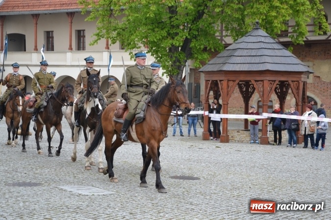 Zdjęcie w galerii na portalu naszraciborz.pl: Piknik z ułanami na zamkowym dziedzińcu  wiadomości z regionu