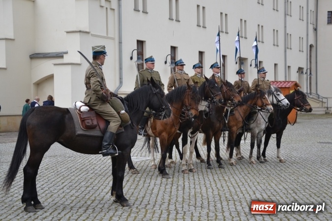 Zdjęcie w galerii na portalu naszraciborz.pl: Piknik z ułanami na zamkowym dziedzińcu  wiadomości z regionu