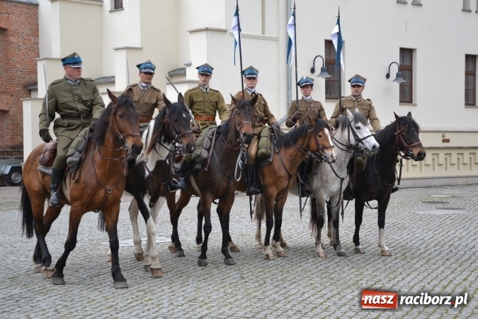 Zdjęcie w galerii na portalu naszraciborz.pl: Piknik z ułanami na zamkowym dziedzińcu  wiadomości z regionu