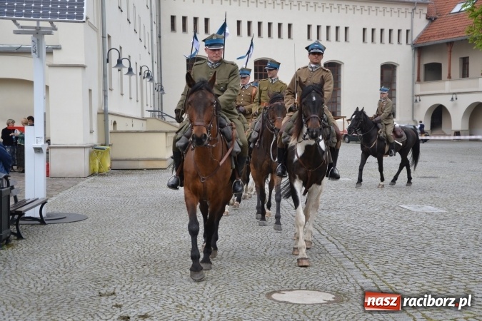 Zdjęcie w galerii na portalu naszraciborz.pl: Piknik z ułanami na zamkowym dziedzińcu  wiadomości z regionu