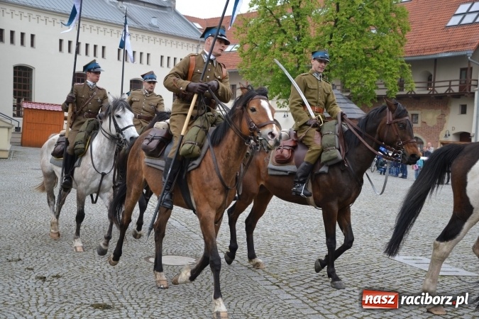 Zdjęcie w galerii na portalu naszraciborz.pl: Piknik z ułanami na zamkowym dziedzińcu  wiadomości z regionu