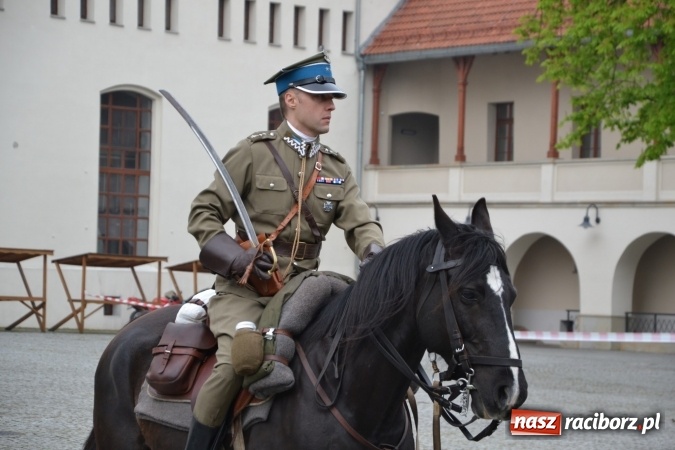 Zdjęcie w galerii na portalu naszraciborz.pl: Piknik z ułanami na zamkowym dziedzińcu  wiadomości z regionu