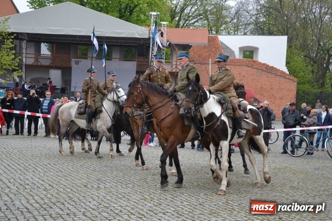 Zdjęcie w galerii na portalu naszraciborz.pl: Piknik z ułanami na zamkowym dziedzińcu  wiadomości z regionu