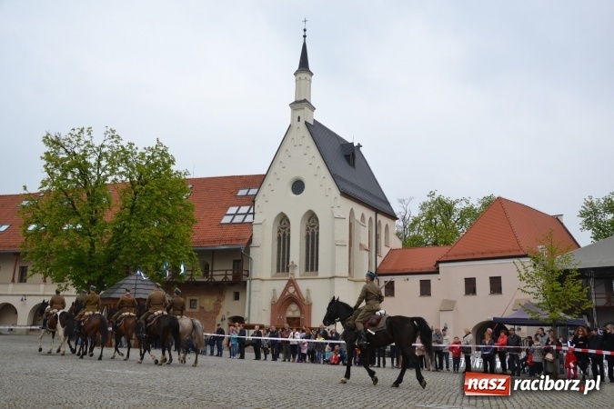 Zdjęcie w galerii na portalu naszraciborz.pl: Piknik z ułanami na zamkowym dziedzińcu  wiadomości z regionu