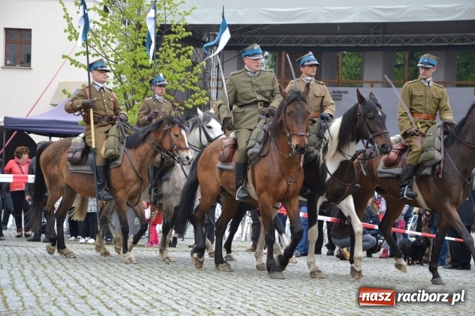 Zdjęcie w galerii na portalu naszraciborz.pl: Piknik z ułanami na zamkowym dziedzińcu  wiadomości z regionu
