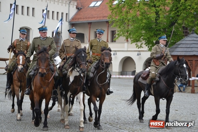 Zdjęcie w galerii na portalu naszraciborz.pl: Piknik z ułanami na zamkowym dziedzińcu  wiadomości z regionu