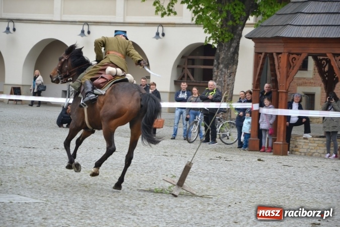 Zdjęcie w galerii na portalu naszraciborz.pl: Piknik z ułanami na zamkowym dziedzińcu  wiadomości z regionu