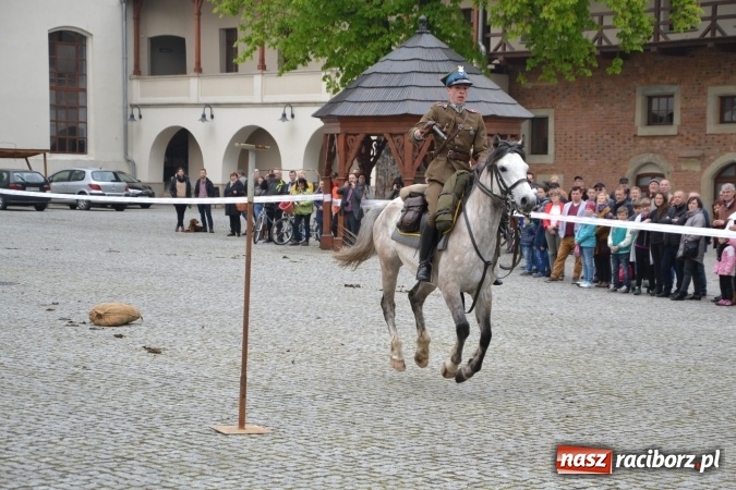 Zdjęcie w galerii na portalu naszraciborz.pl: Piknik z ułanami na zamkowym dziedzińcu  wiadomości z regionu