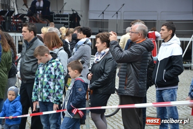 Zdjęcie w galerii na portalu naszraciborz.pl: Piknik z ułanami na zamkowym dziedzińcu  wiadomości z regionu