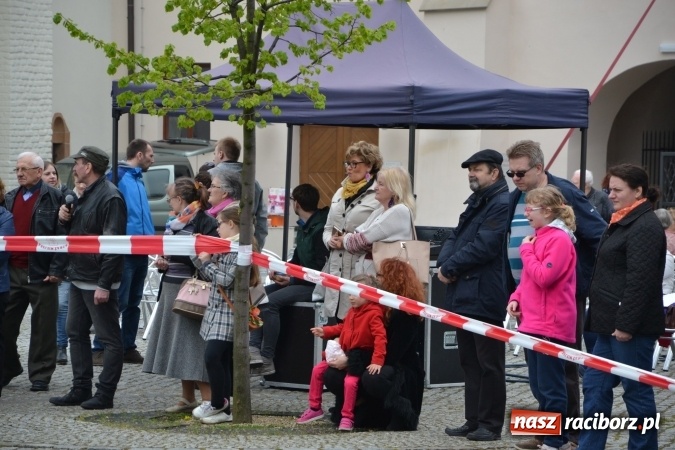 Zdjęcie w galerii na portalu naszraciborz.pl: Piknik z ułanami na zamkowym dziedzińcu  wiadomości z regionu