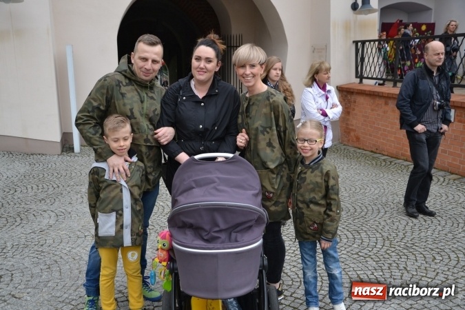 Zdjęcie w galerii na portalu naszraciborz.pl: Piknik z ułanami na zamkowym dziedzińcu  wiadomości z regionu