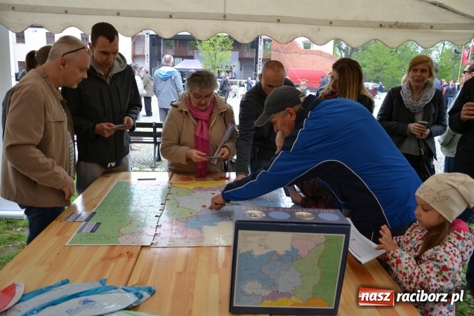 Zdjęcie w galerii na portalu naszraciborz.pl: Piknik z ułanami na zamkowym dziedzińcu  wiadomości z regionu