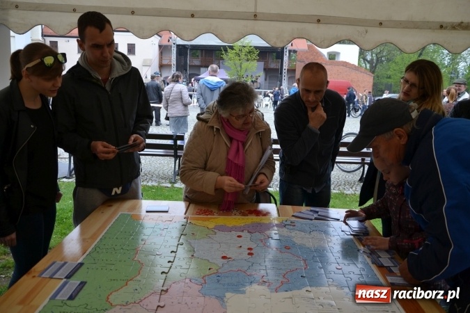 Zdjęcie w galerii na portalu naszraciborz.pl: Piknik z ułanami na zamkowym dziedzińcu  wiadomości z regionu