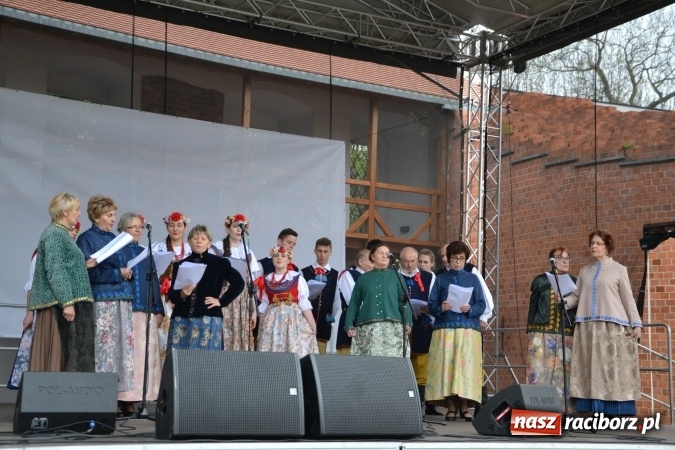 Zdjęcie w galerii na portalu naszraciborz.pl: Piknik z ułanami na zamkowym dziedzińcu  wiadomości z regionu