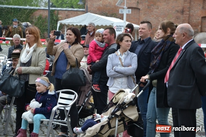 Zdjęcie w galerii na portalu naszraciborz.pl: Piknik z ułanami na zamkowym dziedzińcu  wiadomości z regionu